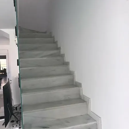 Mondrian Villa Puerto Marino