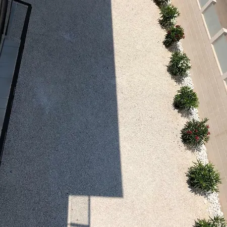 Mondrian Villa Puerto Marino